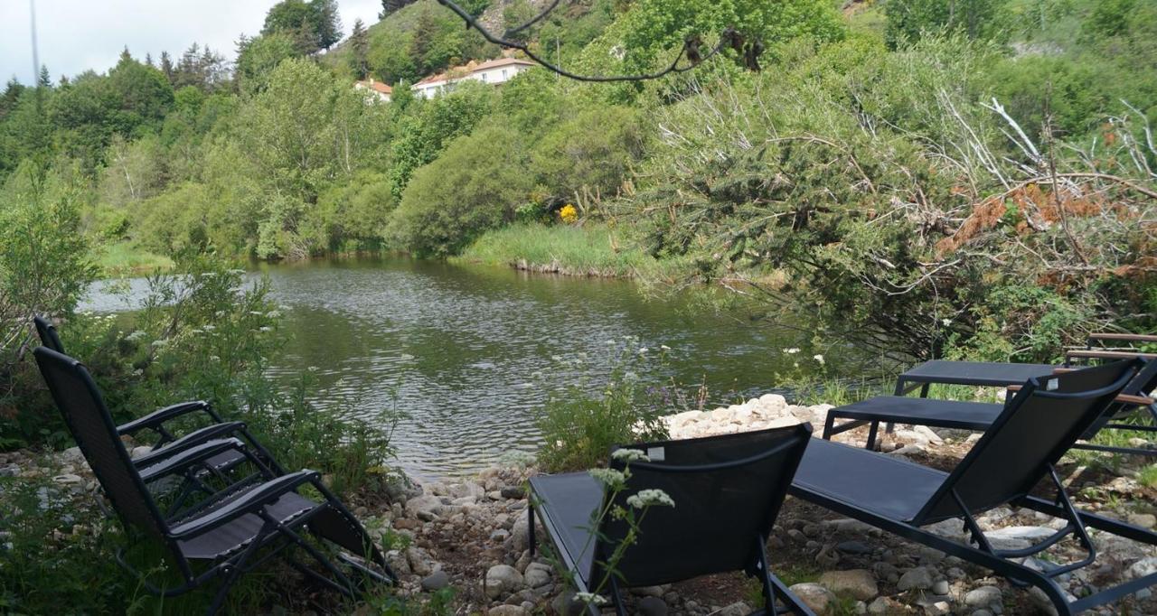 Gite en Ardèche en face de la rivière Usclades-et-Rieutord Extérieur photo