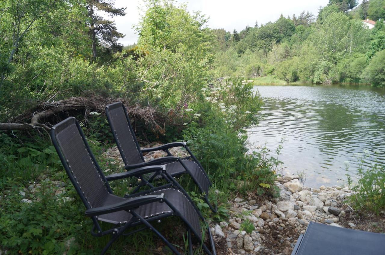 Gite en Ardèche en face de la rivière Usclades-et-Rieutord Extérieur photo