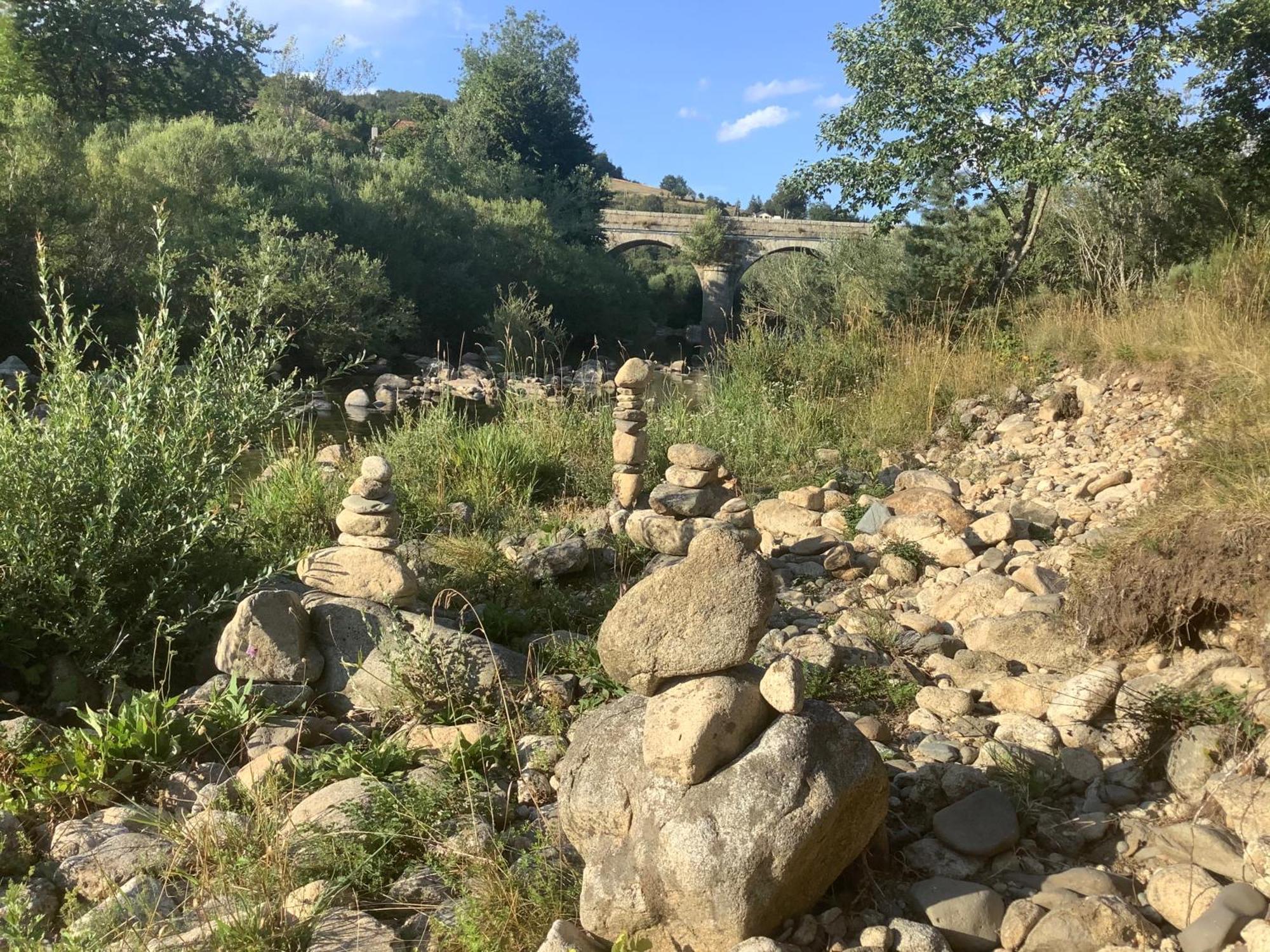 Gite en Ardèche en face de la rivière Usclades-et-Rieutord Extérieur photo